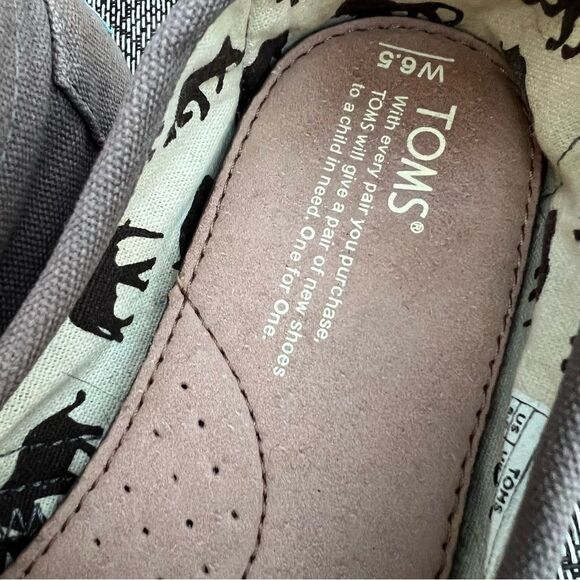 Toms Classic Slip On Canvas Shoe Canvas 6.5 (women’s) color: Ash grey/beige - Picture 12 of 12